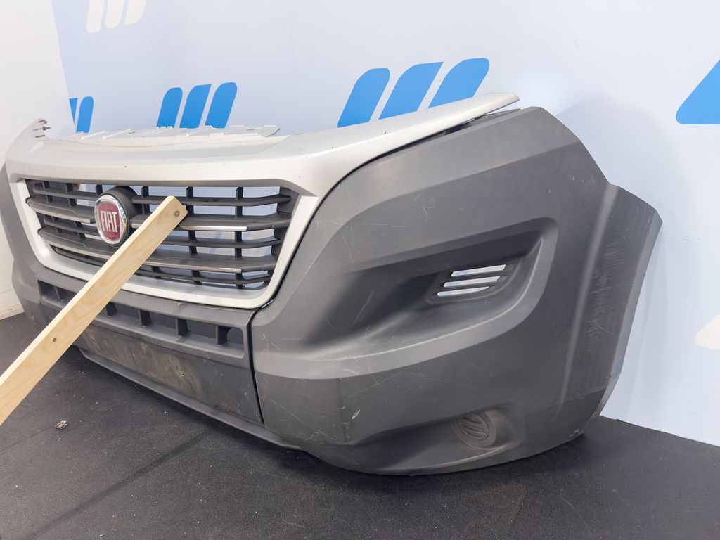 Complete voorkop front Fiat Ducato met LED koplampen grijs