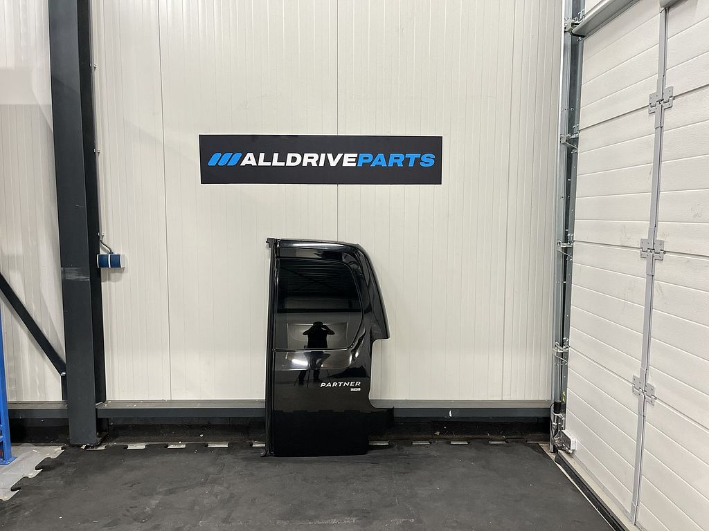 Peugeot Partner achterdeur rechts zwart met ruit 8703E4