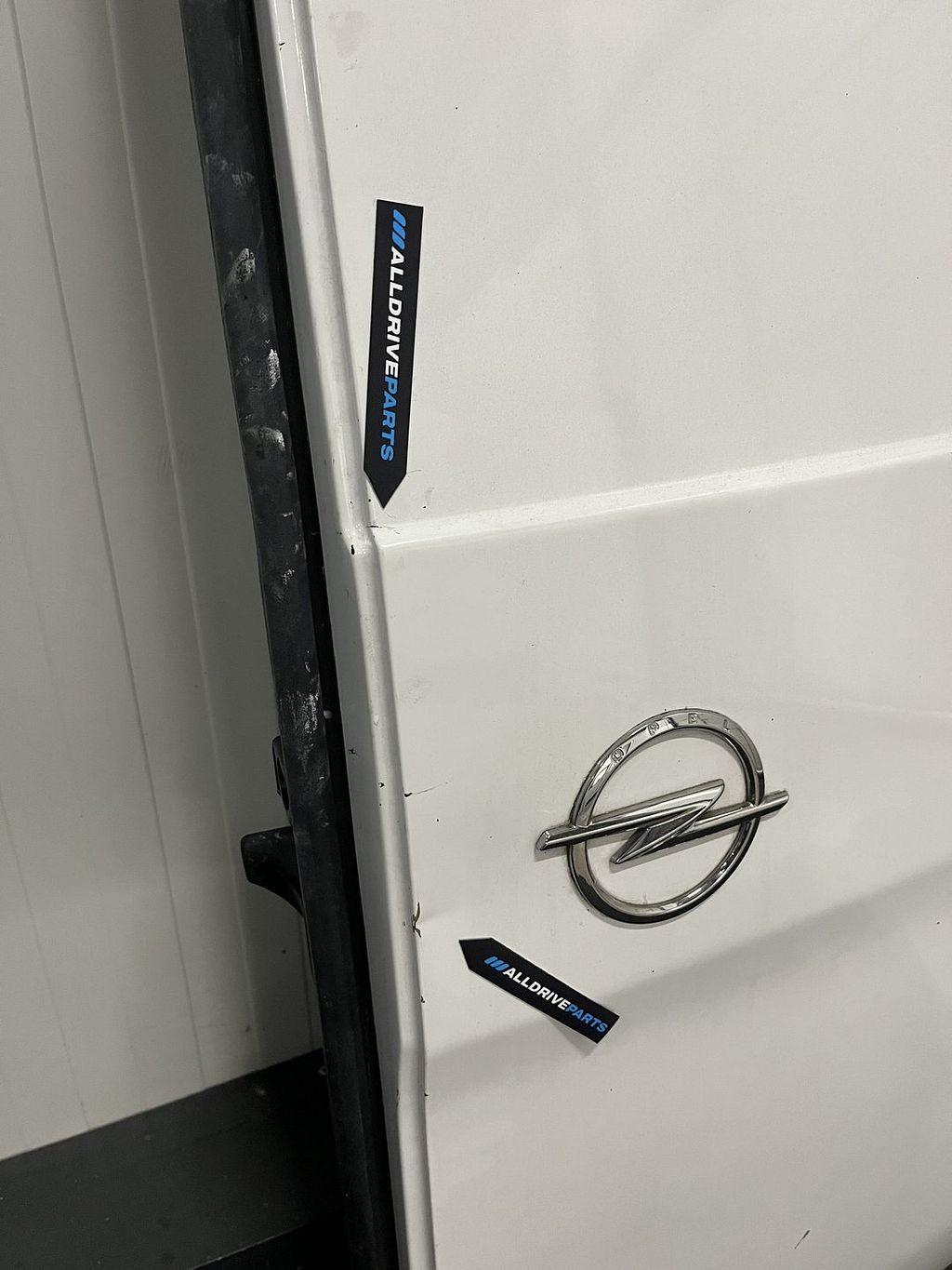 Opel Vivaro achterdeur rechts dicht wit 9811894980