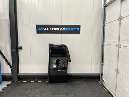 Peugeot Partner achterdeur rechts zwart met ruit 8703E4